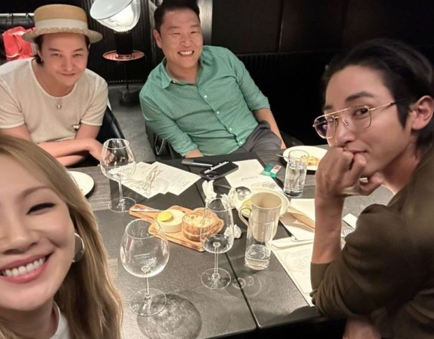 2NE1 member CL shared a powerful new selfie with former YG labelmates