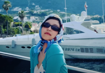 BLACKPINK Jennie poses in her new vlog "A Moment in Capri"