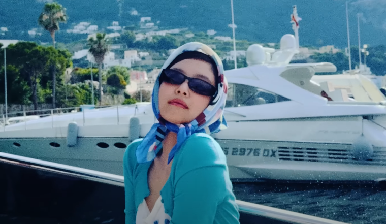 BLACKPINK Jennie poses in her new vlog "A Moment in Capri"