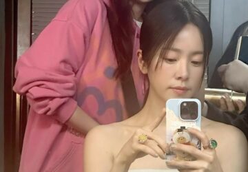 Han Ji Min shares mirror selfie on Instagram.