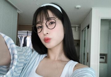 Yulhee shares a selfie on Instagram.