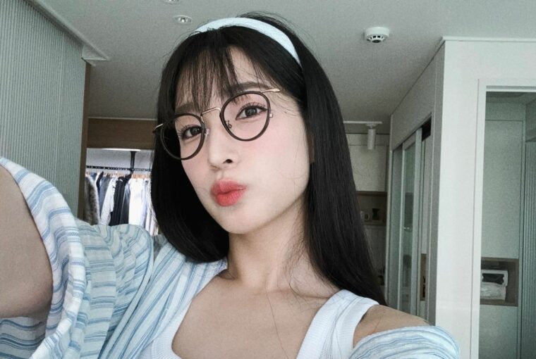 Yulhee shares a selfie on Instagram.